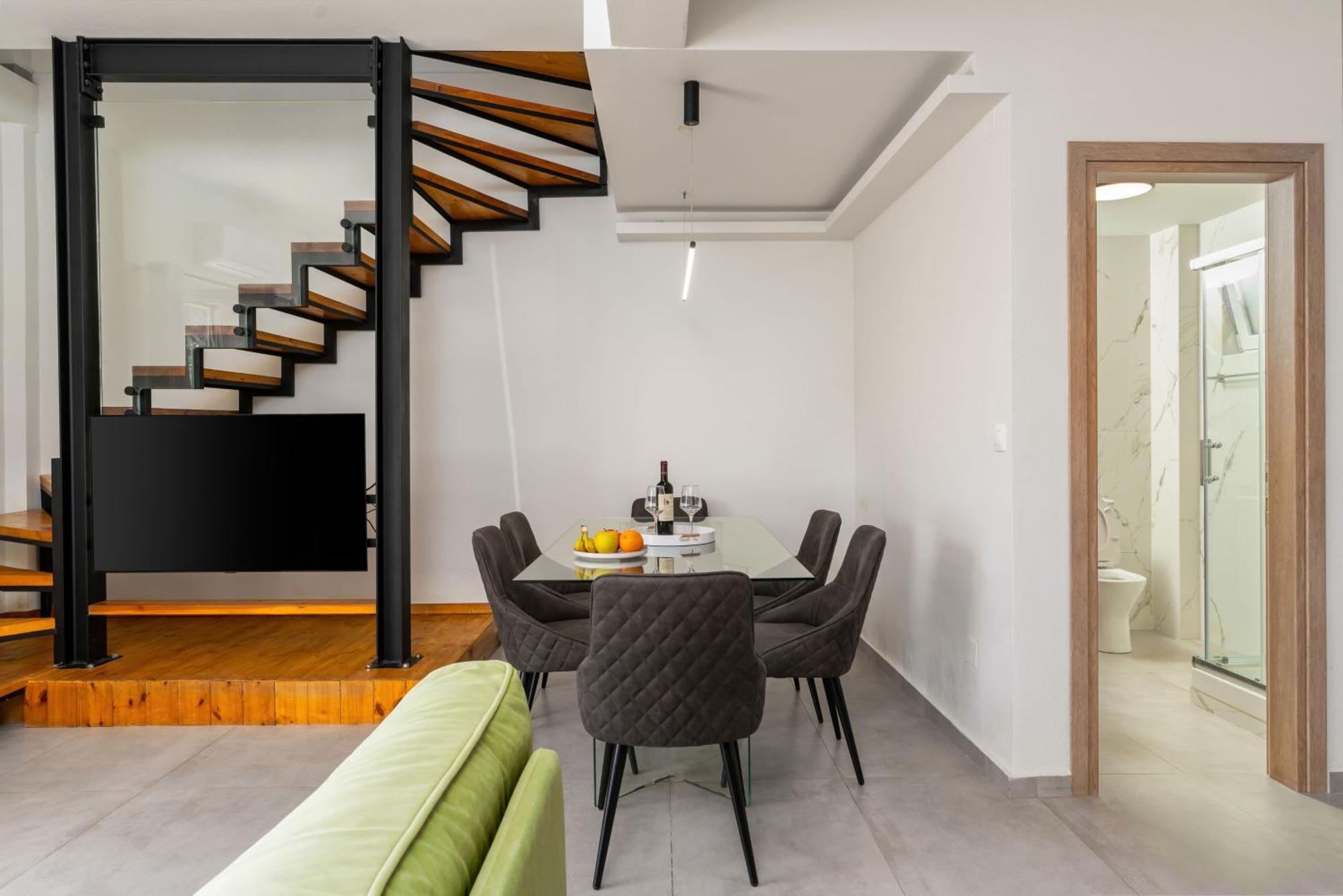House Adelianos Kampos
